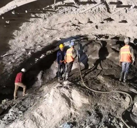 海林拱顶带模注浆料的施工流程及注意事项